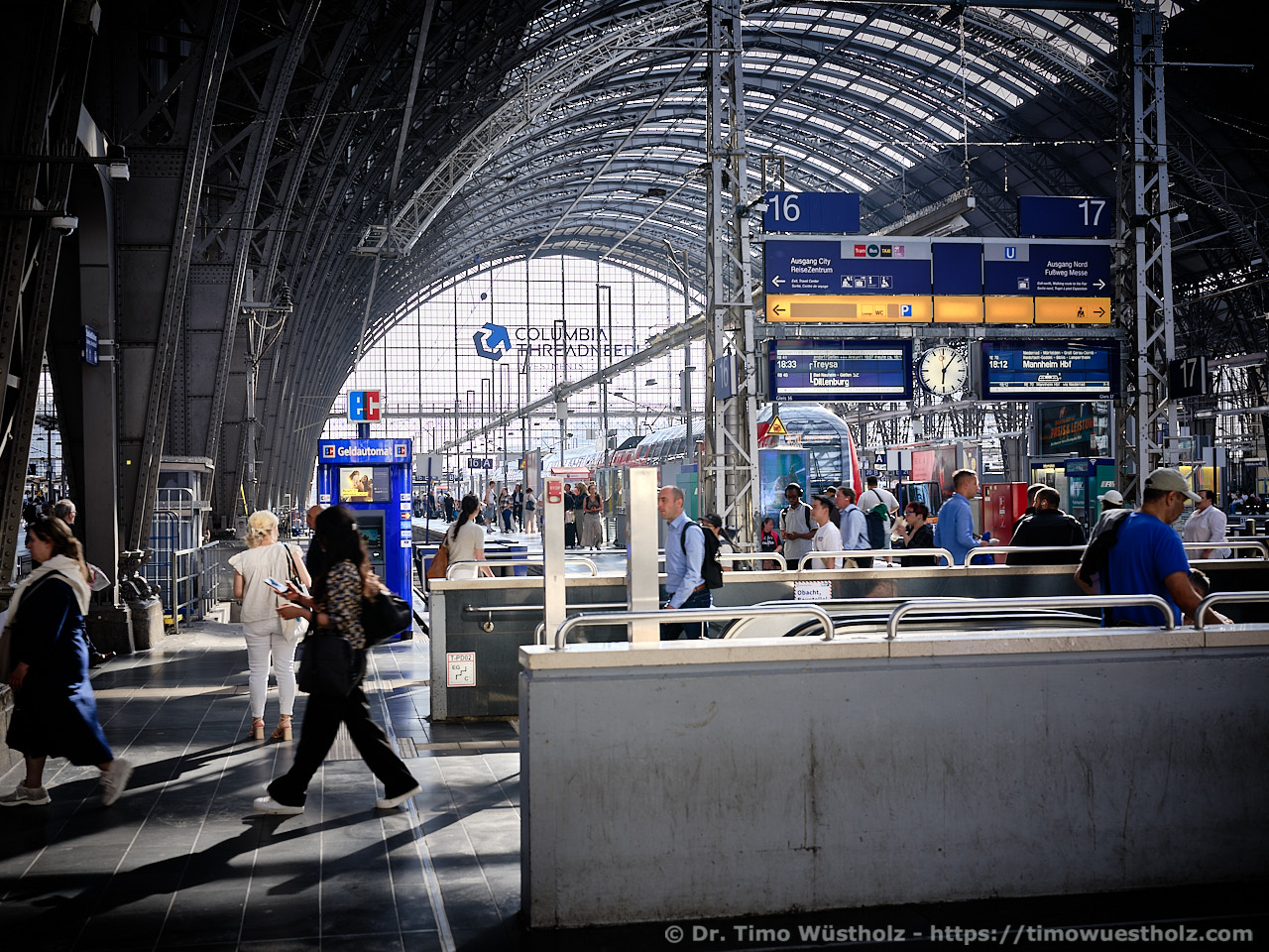 Reportagefotografie_Menschen im Bahnhof