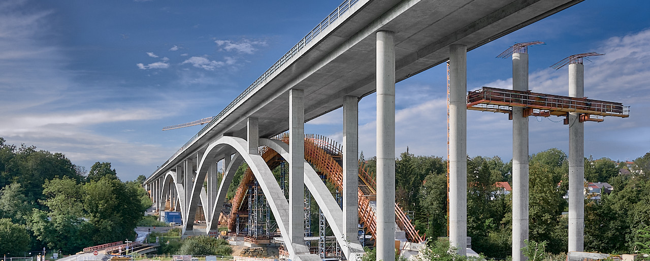 Werbe- und Produktfotografie: Abgebildet ist das Murrtalviadukt bei Backnang - eine imposante Bogenbrücke aus Spannbeton.